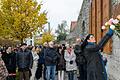 Rund 300 Menschen nahmen an der Einweihungsfeier des neuen Erinnerungsortes 'Denkzeichen' an der Schweinfurter Stadtmauer nahe dem Durchgang zum Chateaudun-Park teil.