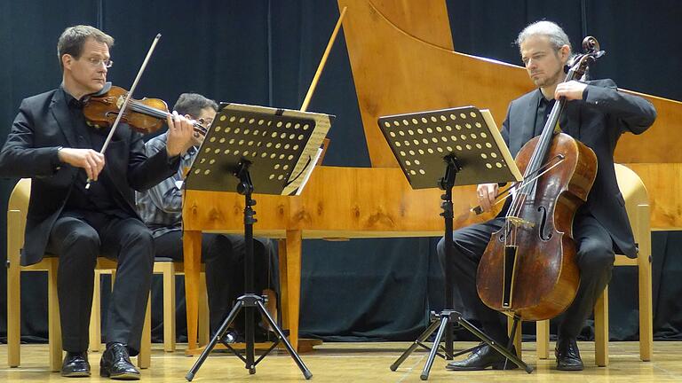 Auf Originalinstrumenten musizierte il capriccio in Klaviertrio-Besetzung mit Friedemann Wezel (Violine), Kristian Nyquist (Hammerflügel) und Dimitry Dichtiar (Violoncello) 2014 im Schüttbau.