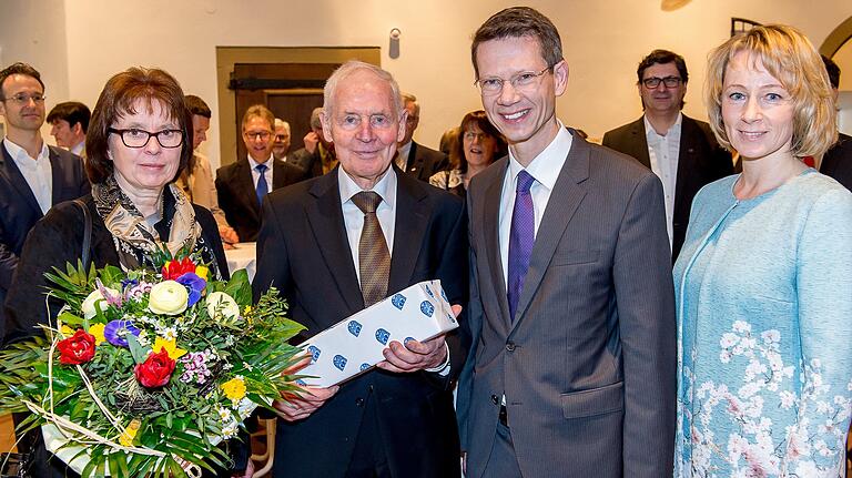 Empfang zum 80. Geburtstag: Kurt Petzold mit Ehefrau Gisela und dem Ehepaar Remelé. Empfang zum 80. Geburtstag: Kurt Petzold mit Ehefrau Gisela und dem Ehepaar Remelé. 