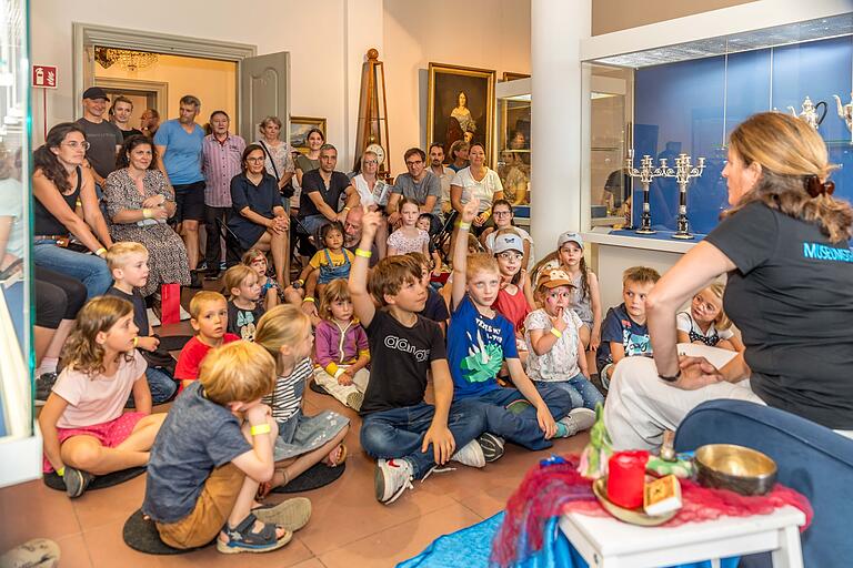 In der Sonderausstellung 'Ackern statt Jagen Linearbandkeramik in Franken' bietet das Museum für Franken einen Familiennachmittag. Das Foto entstand beim Museumfest unter dem Motto 'Archäologie“ im September.