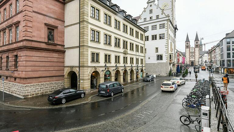 Der Bereich zwischen Alter Mainbrücke und Rathaus vor der Umgestaltung.