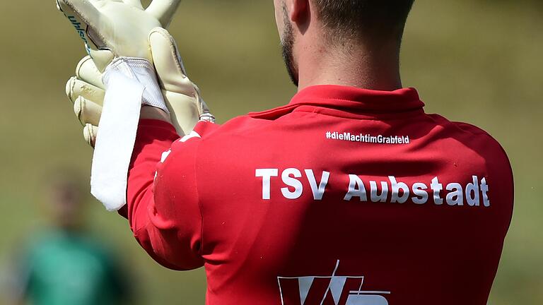 Mehrere Spieler des TSV Aubstadt (Symbolbild) haben sich mit dem Coronavirus infiziert. Der Trainingsbetrieb ruht daher bis auf Weiteres.