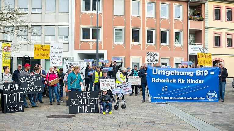 In der Vergangenheit haben Anwohnerinnen und Anwohner immer wieder mit Protesten auf ihre Situation aufmerksam gemacht. In der Vergangenheit haben Anwohnerinnen und Anwohner immer wieder mit Protesten auf ihre Situation aufmerksam gemacht.