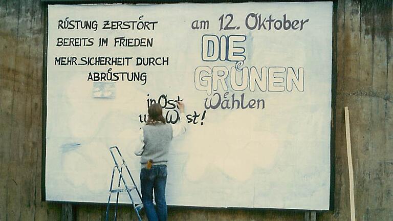 Zu wenig Geld, um Plakate zu drucken: Horst Wittstadt bemalte Plakatwände mit der Hand. Zu wenig Geld, um Plakate zu drucken: Horst Wittstadt bemalte Plakatwände mit der Hand.
