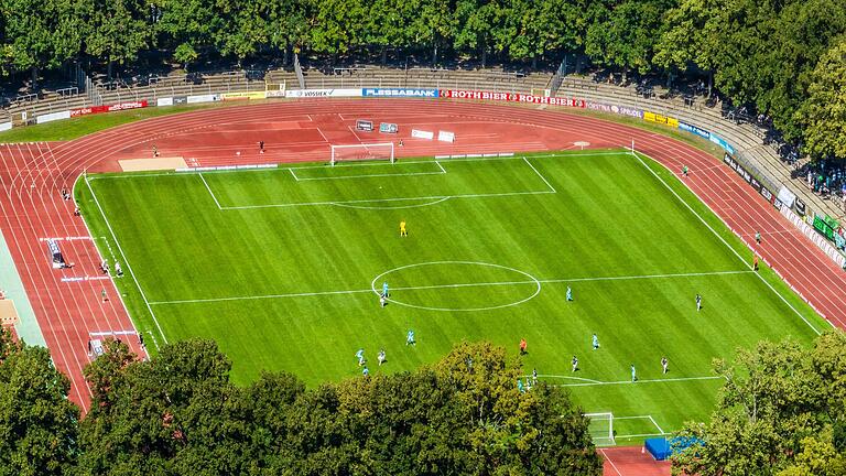 Die komplette Kapazität des Sachs-Stadions wird beim Derby zwischen dem FC 05 Schweinfurt und den Würzburger Kickers nicht ausgeschöpft: Weil Block 3 ein Pufferblock sein wird, fallen etwa 1500 Plätze weg.&nbsp;