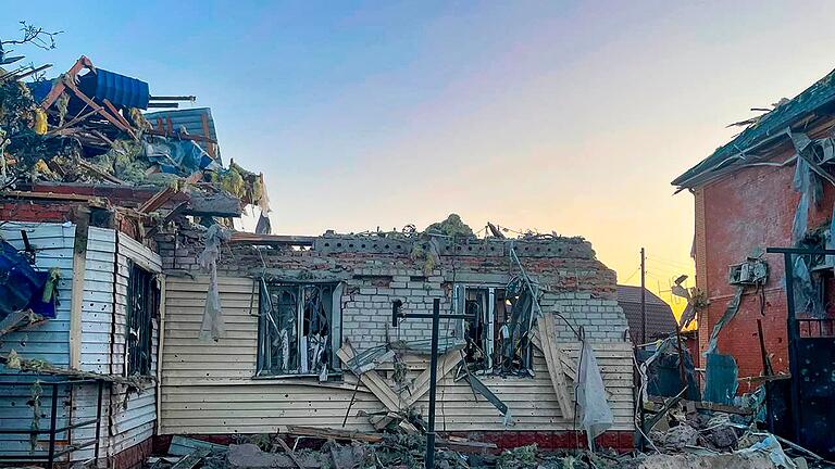 Ukraine-Krieg - Kursk       -  Die Zerstörungen in der von ukrainischen Streitkräften angegriffenen Region Kursk sind massiv, weshalb nun der Ausnahmezustand gilt (Foto aktuell v. 7. August).