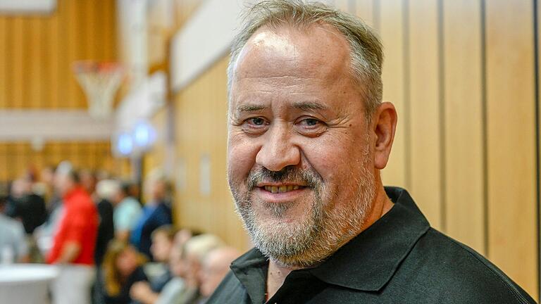 Martin Burger betreibt in Volkach den 'Weinstadl' und fragt sich, ob sich das Wohnheim überhaupt noch verhindern ließe. Martin Burger betreibt in Volkach den 'Weinstadl' und fragt sich, ob sich das Wohnheim überhaupt noch verhindern ließe.