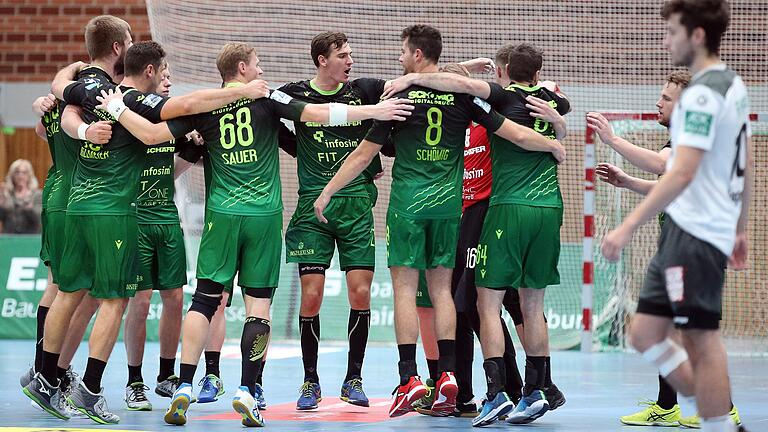 Sie tanzen, aber sie freuten sich schon mal mehr: Die Zweitliga-Handballer der DJK Rimpar Wölfe nach ihrem 25:22-Erfolg über den HC Elbflorenz aus Dresden. Sie tanzen, aber sie freuten sich schon mal mehr: Die Zweitliga-Handballer der DJK Rimpar Wölfe nach ihrem 25:22-Erfolg über den HC Elbflorenz aus Dresden.