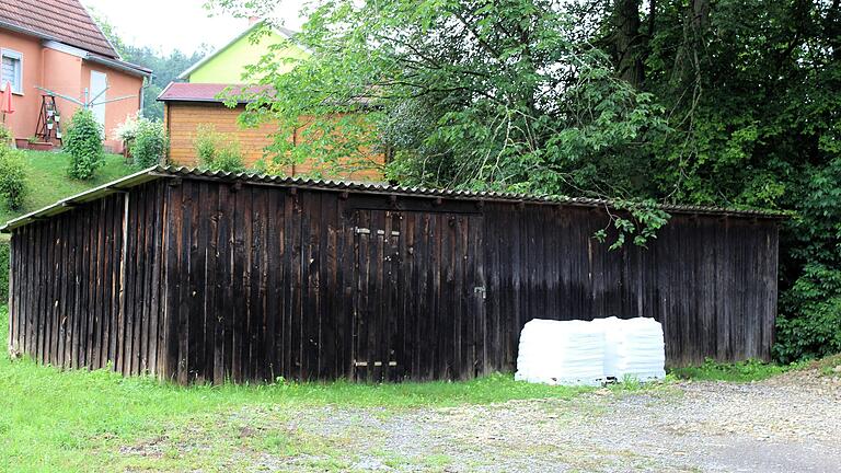 Der marode Schuppen im Ortsteil Neustädtles soll einer Kleingerätehalle zum Einlagern von Materialien und Maschinen weichen.