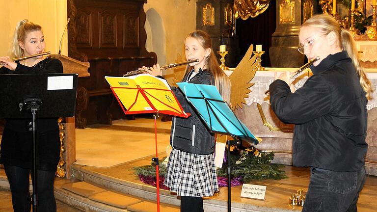 Beim beherzten Vortrag des Querflötentrios mit Clara Friedl, Jule Scheidig und Regina Karg im Steigerwalddom war die Vorfreude auf Weihnachten deutlich spürbar. Beim beherzten Vortrag des Querflötentrios mit Clara Friedl, Jule Scheidig und Regina Karg im Steigerwalddom war die Vorfreude auf Weihnachten deutlich spürbar.