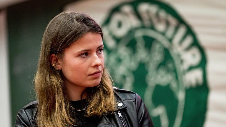 Luisa Neubauer - Klimaaktivistin Luisa Neubauer fordert den Rücktritt von Verkehrsminister Volker Wissing. Luisa Neubauer - Klimaaktivistin Luisa Neubauer fordert den Rücktritt von Verkehrsminister Volker Wissing.