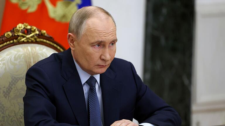 Russischer Präsident Wladimir Putin       -  Putin fordert bei der Rede vor Militärs und Beamten des Rüstungskomplexes die Serienproduktion der neuen Rakete.