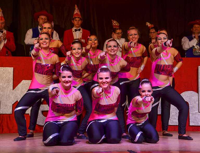 Mit dem 'Modern-Dance' etabliert sich neben dem Show- und Gardetanz eine weitere Stilart beim Frankenwinheimer Karneval. In kreativer Weise wurden dort weiche Bewegungen mit flotten und dynamischen Schrittfolgen in Einklang gebracht. Mit dem 'Modern-Dance' etabliert sich neben dem Show- und Gardetanz eine weitere Stilart beim Frankenwinheimer Karneval. In kreativer Weise wurden dort weiche Bewegungen mit flotten und dynamischen Schrittfolgen in Einklang gebracht.
