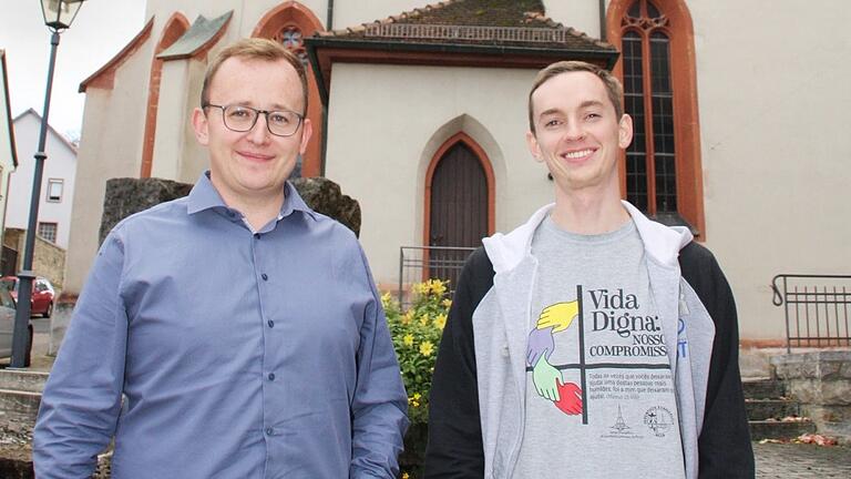 Im Monat Oktober weilt der brasilianische Austauschstudent Tiago Schroeder (rechts) zu einem vierwöchigen Praktikum in der evangelischen Kirchengemeinde Thüngen/Arnstein bei Pfarrer Tilmann Schneider (links).