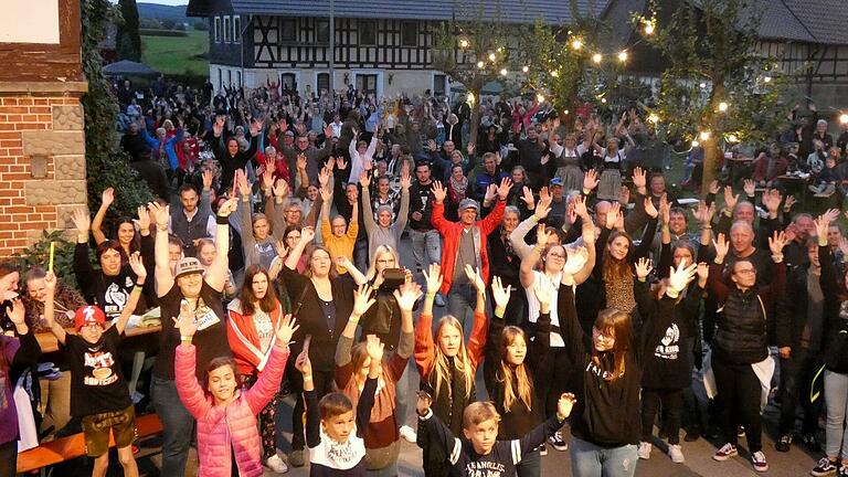 Die über 400 Zuschauer waren begeistert von den Dorfrockern.