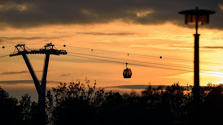 Ob eine Seilbahn in Bad Neustadt Sinn ergibt, soll im Rahmen der Erstellung des Mobilitätskonzepts geprüft werden. Unser Bild zeigt die stillstehende Seilbahn der Gärten der Welt in Berlin-Marzahn.