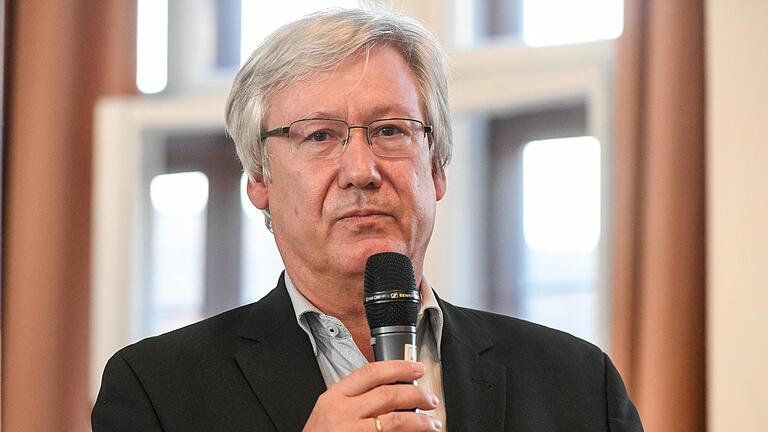 Professor Jürgen Deckert, Direktor der Psychiatrischen Uniklinik, setzt sich dafür ein, dass die Trauma-Ambulanz in Würzburg fortbesteht.