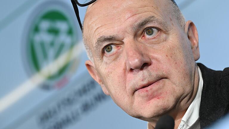 Für DFB-Präsident Bernd Neuendorf ist der Umgang mit Infantino und seinem System schwierig.