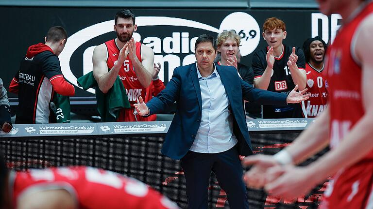 Head-Coach Sasa Filipovski (FIT/One Würzburg Baskets) hofft auf einen Auswärtssieg seiner Mannschaft bei den Bamberg Baskets.