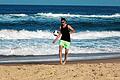 Den Ball immer dabei: Benjamin Freund am Strand der Insel Santa Catarina.