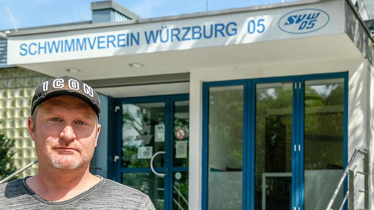 Froh über die Unterstützung am Beckenrand: Stefan Lurz, Bundestrainer der Freiwasserschwimmer und Leiter des Bundesstützpunkts am Standort Würzburg Froh über die Unterstützung am Beckenrand: Stefan Lurz, Bundestrainer der Freiwasserschwimmer und Leiter des Bundesstützpunkts am Standort Würzburg 