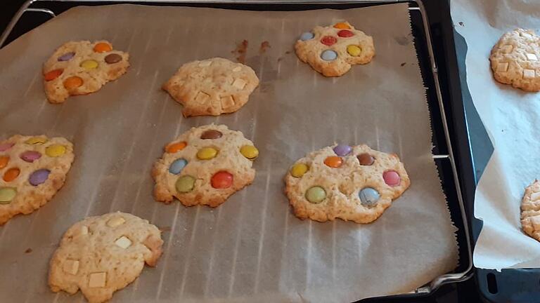 Plätzchen sind schnell gemacht und Kinder können dabei wunderbar mithelfen. Plätzchen sind schnell gemacht und Kinder können dabei wunderbar mithelfen.