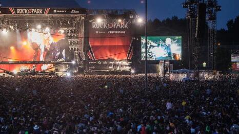 Headliner Metallica auf der Center Stage.