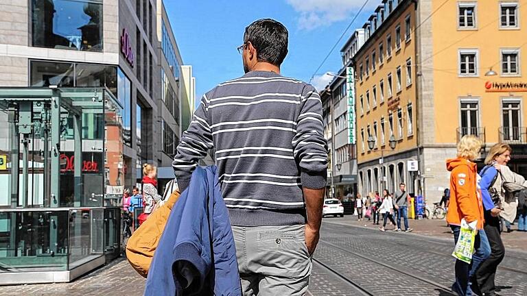 Hier will er bleiben: Seit einem knappen Monat ist Ismails Zuhause das Erstaufnahmezelt in der Zellerau. Der Journalist wünscht sich, in Würzburg zu bleiben.