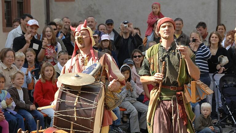 Viel zu sehen und zu staunen gibt es am Sonntag beim Fest auf der Festung Marienberg in Würzburg. Viel zu sehen und zu staunen gibt es am Sonntag beim Fest auf der Festung Marienberg in Würzburg.