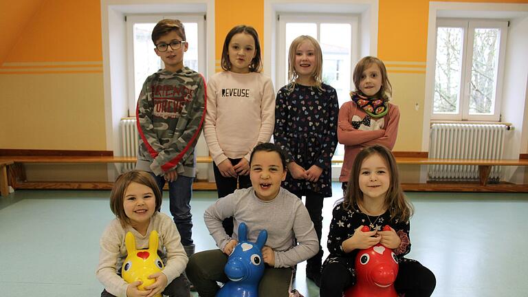 Kinderrat 2024/25, untere Reihe von links nach rechts Lena, Laila, Maja, Lea fehlt; Hintere Reihe von links nach rechts: Finn, Ina, Eleanor, Paula Kinderrat 2024/25, untere Reihe von links nach rechts Lena, Laila, Maja, Lea fehlt; Hintere Reihe von links nach rechts: Finn, Ina, Eleanor, Paula