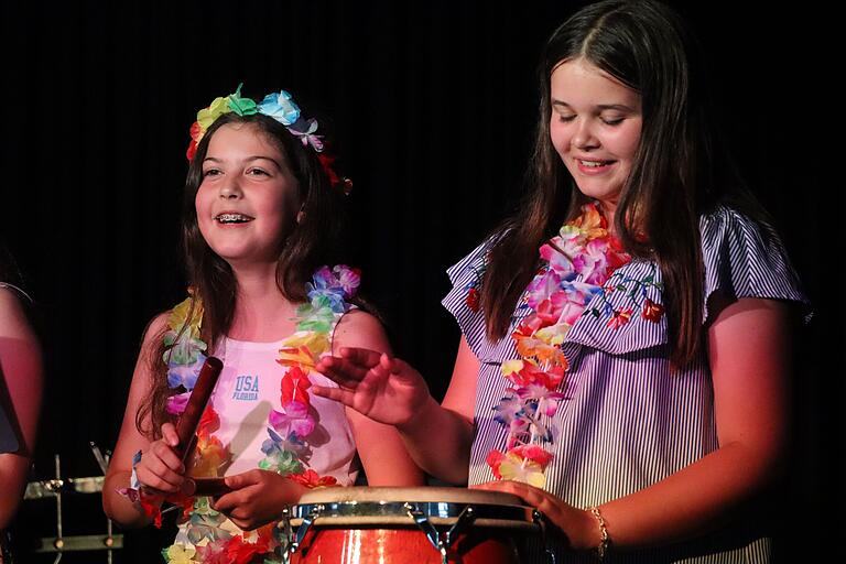 Im Bild: Antonia Lang und Nora Kleinhenz, Unterstufenchor. Im Bild: Antonia Lang und Nora Kleinhenz, Unterstufenchor.