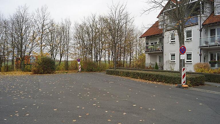 Seit vielen Jahren wehren sich die Anwohner der Wilhelm-Hoegner-Straße dagegen, dass aus diesem Wendehammer eine neue Verbindung zur Würzburger Straße wird.