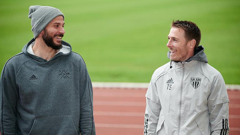 Gut gelaunt beim Interview: Vor den anstehenden Play-offs haben Adam Jabiri (links) und Tobias Strobl (rechts) ein Lächeln auf den Lippen.