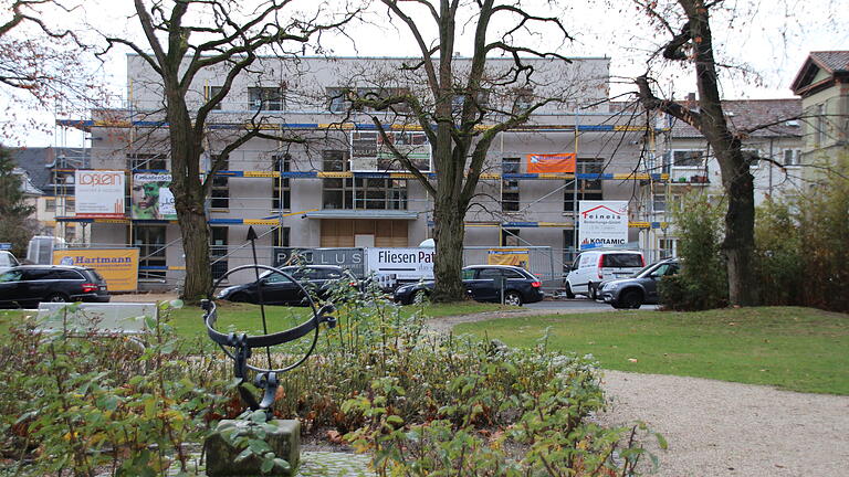 Wohnen am Rosengarten heißt das Bauprojekt direkt am Rand der Altstadt. Die acht Wohnungen sind fast fertig.