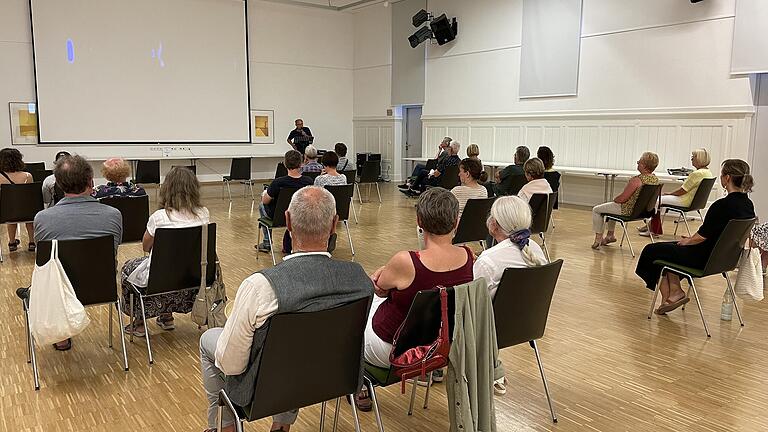 Neustart nach längerer Pause: 25 Besucher kamen zur Aufführung in die Alte Turnhalle.