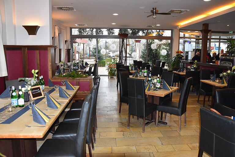 Das Restaurant 'Auszeit' im Autohof ist stilvoll und einladend eingerichtet.
