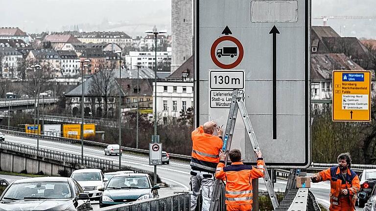 Stadtring Süd: ein klares Stopp für den Schwerlastverkehr       -  Elf Schilder informieren Lasterfahrer im Stadtgebiet über die neue Sperrung.