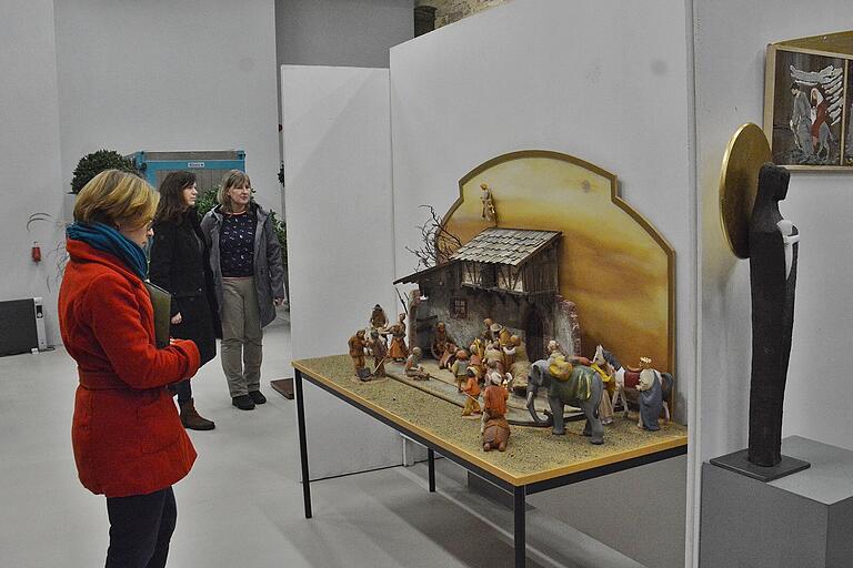 Eine Auswahl der verschiendensten Krippendarstellungen sind in der Ausstellung zu sehen. Eine Auswahl der verschiendensten Krippendarstellungen sind in der Ausstellung zu sehen.