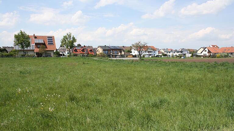 Hier zwischen Lessingstraße und Goethestraße wird das Neubaugebiet 'Die Wad Nr. 3' mit 18 Bauplätzen entstehen. Hier zwischen Lessingstraße und Goethestraße wird das Neubaugebiet 'Die Wad Nr. 3' mit 18 Bauplätzen entstehen.