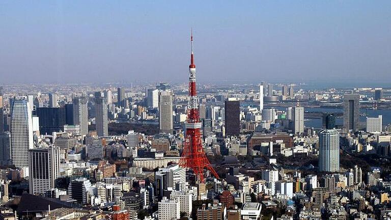 Wegen der Abwanderung in Großstädte wie Tokio sterben ganze Landstriche aus. Foto: Andy Rain, EPA       -  Die Metropolregion Tokio ist mit über 37 Millionen Einwohnern die größte Stadt der Welt.