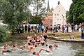 50 Teilnehmer des Duathlons stürzten sich in der Sulzfelder Badebucht in die Fluten des Mains.
