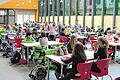 Die neue Mensa im Nägelsee-Schulzentrum wurde am Montag in Betrieb genommen; knapp 140 Essen gingen über die Theke.