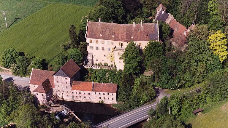 Das ehrwürdige Schloss bei Bad Bocklet ist ein geschichtsträchtiger Ort.