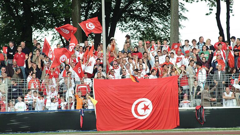 Im Vorfeld der WM 2006 bestritt die tunesische Nationalelf ein Testspiel gegen eine Bayernauswahl im Schweinfurter Sachs-Stadion. Das afrikanische Team logierte während des Turniers in Schweinfurt. Im Vorfeld der WM 2006 bestritt die tunesische Nationalelf ein Testspiel gegen eine Bayernauswahl im Schweinfurter Sachs-Stadion. Das afrikanische Team logierte während des Turniers in Schweinfurt.