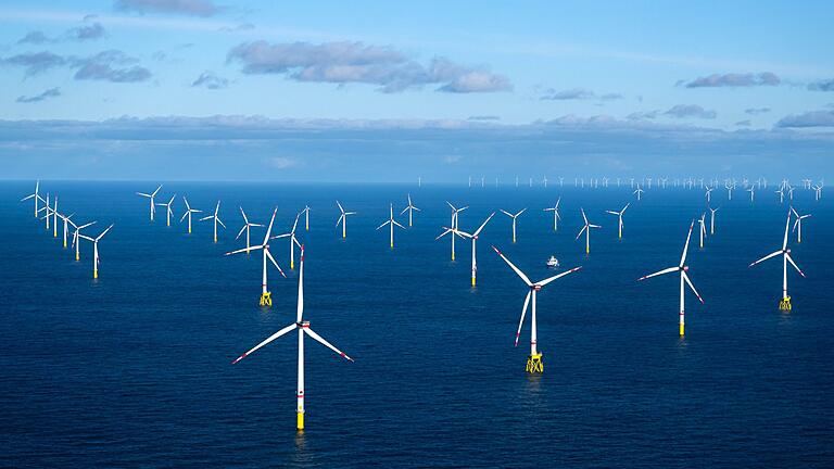 Windkraft auf See       -  Der Bundestag gibt grünes Licht für den schnelleren Ausbau von Stromtrassen.