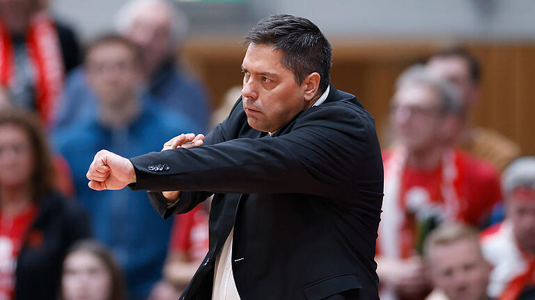 Headcoach Sasa Filipovski (Würzburg Baskets) hofft nach zwei knappen Niederlagen auf einen Sieg seiner Mannschaft gegen die BG Göttingen.