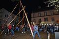 In Partenstein stellten 14 Mann den 13,5 Meter hohen Kirbbaum am Dorfplatz auf.