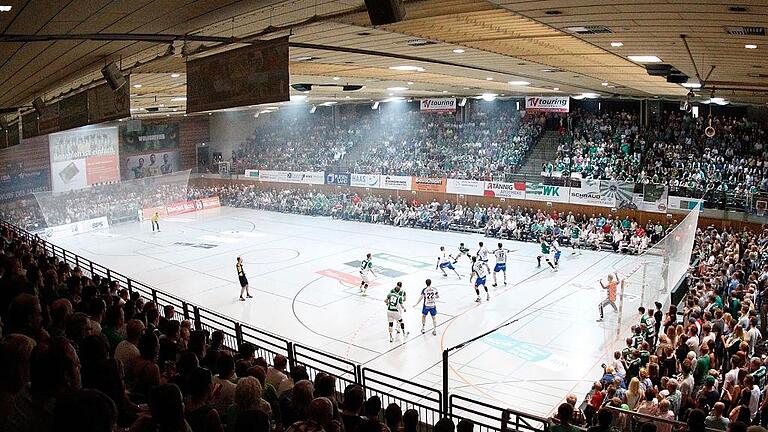 DKB 2. Handball-Bundesliga, DJK Rimpar Wölfe - TV 05/07 Hüttenberg       -  Volle Hütte: Darauf hoffen die Rimparer Wölfe auch in der neuen Saison in der s.Oliver Arena.