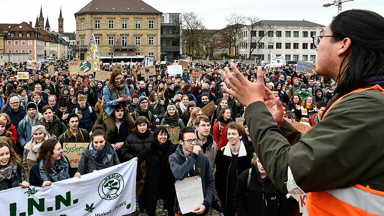 Fridays for future: Vierter globaler Klimastreik: Am 29. November gingen Fridays for Future wieder in Würzburg auf die Straßen.