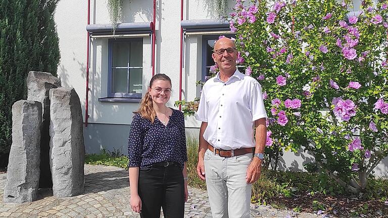 Rabea Hergenröther absolviert eine Ausbildung im Wildfleckener Rathaus.       -  Rabea Hergenröther absolviert eine Ausbildung im Wildfleckener Rathaus.